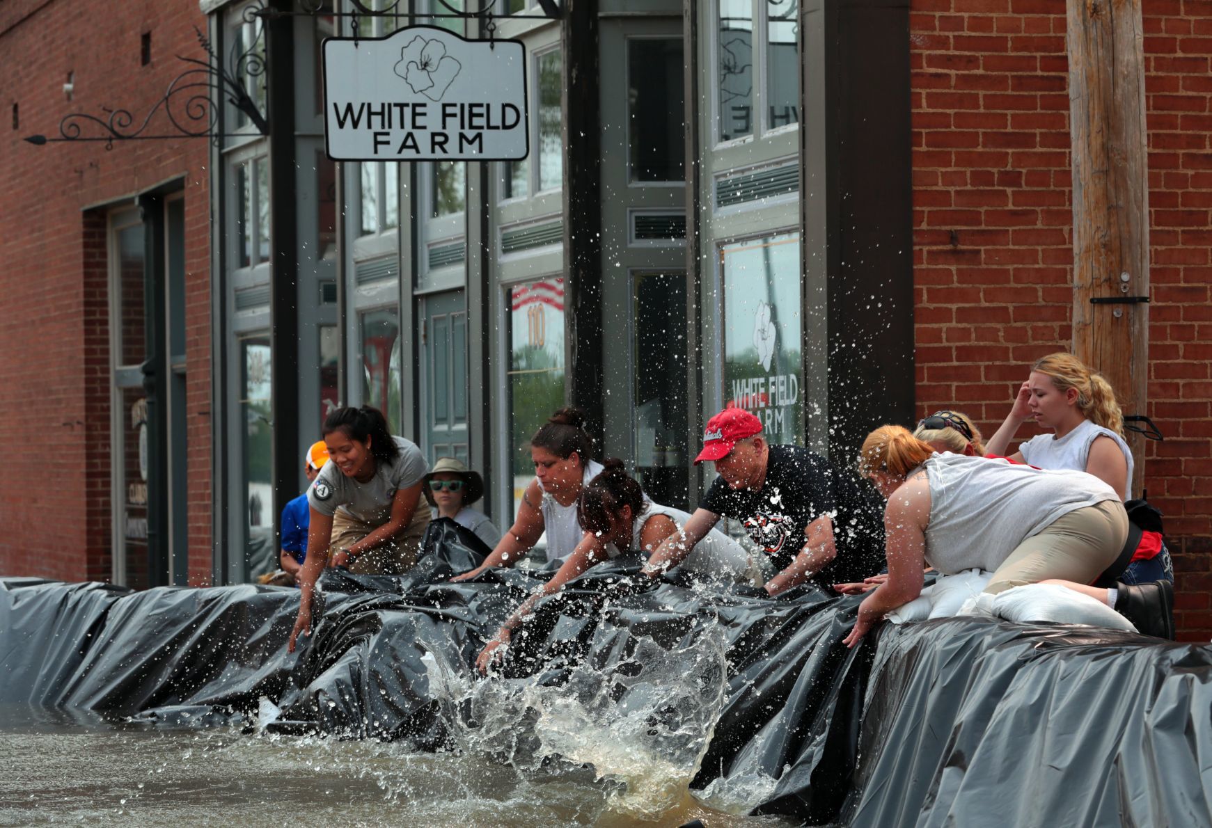 Mississippi River hovers near record level in Clarksville